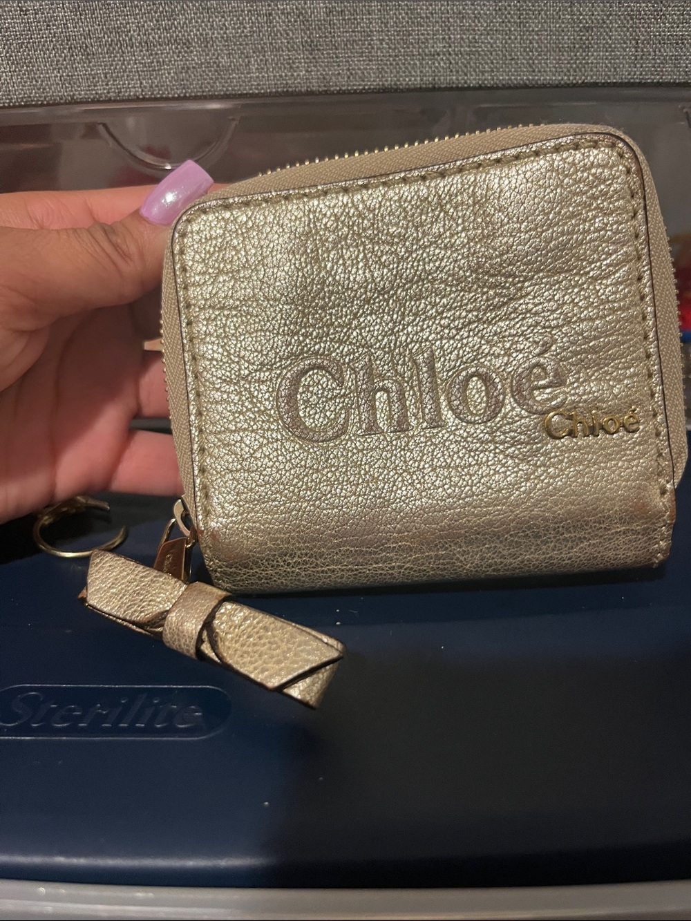 Cholé Small Metallic Gold Leather Zip Wallet - Picture 13 of 13